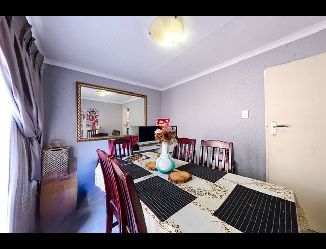 3 BEDROOM TOWNHOUSE FOR SALE IN BUCCLEUCH